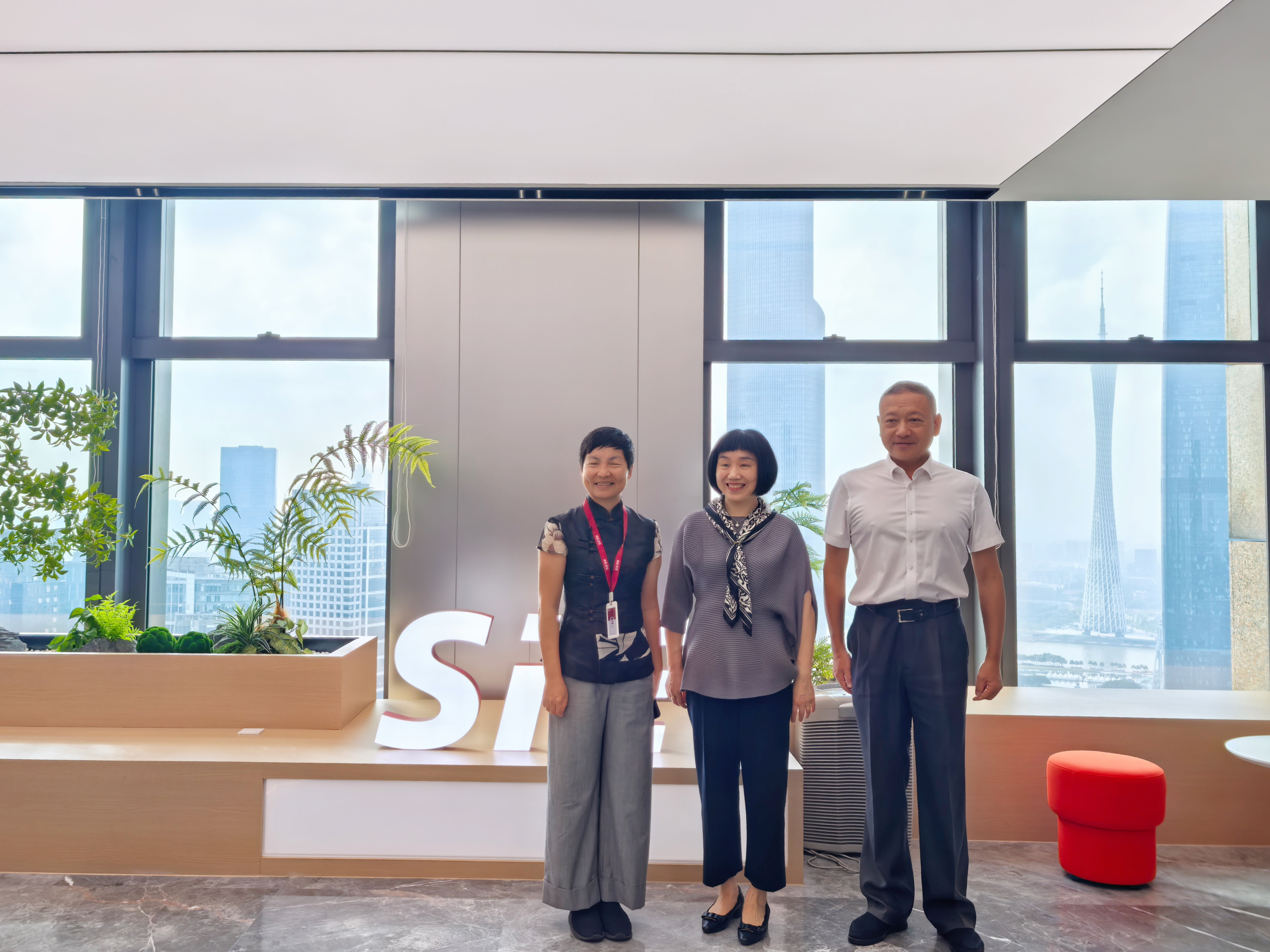商务部配额许可证事务局金虹副局长率调研组到赛意信息开展实地调研